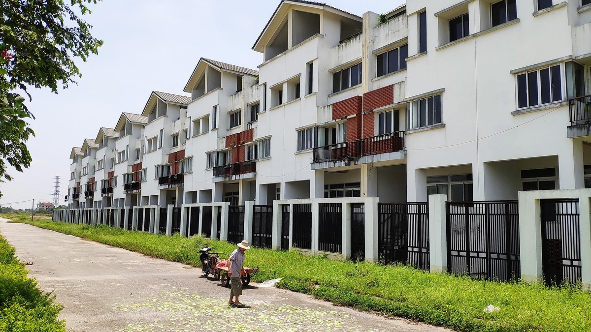 Tuy nhiên, theo ghi nhận tại nhiều khu đô thị trên địa bàn xã Tiền Phong như Cienco 5, Minh Giang Đầm Và, Hà Phong, Khu đô thị Minh Đức - Mê Linh Vista City… này đều rất vắng vẻ, lác đác bóng người dân và gần như không có một bóng dáng nhà Kl99ok phiên bản mới nào.