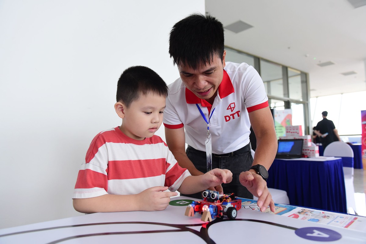 Ngoài các gian hàng, triển lãm còn có các khu vực trải nghiệm công nghệ độc đáo.