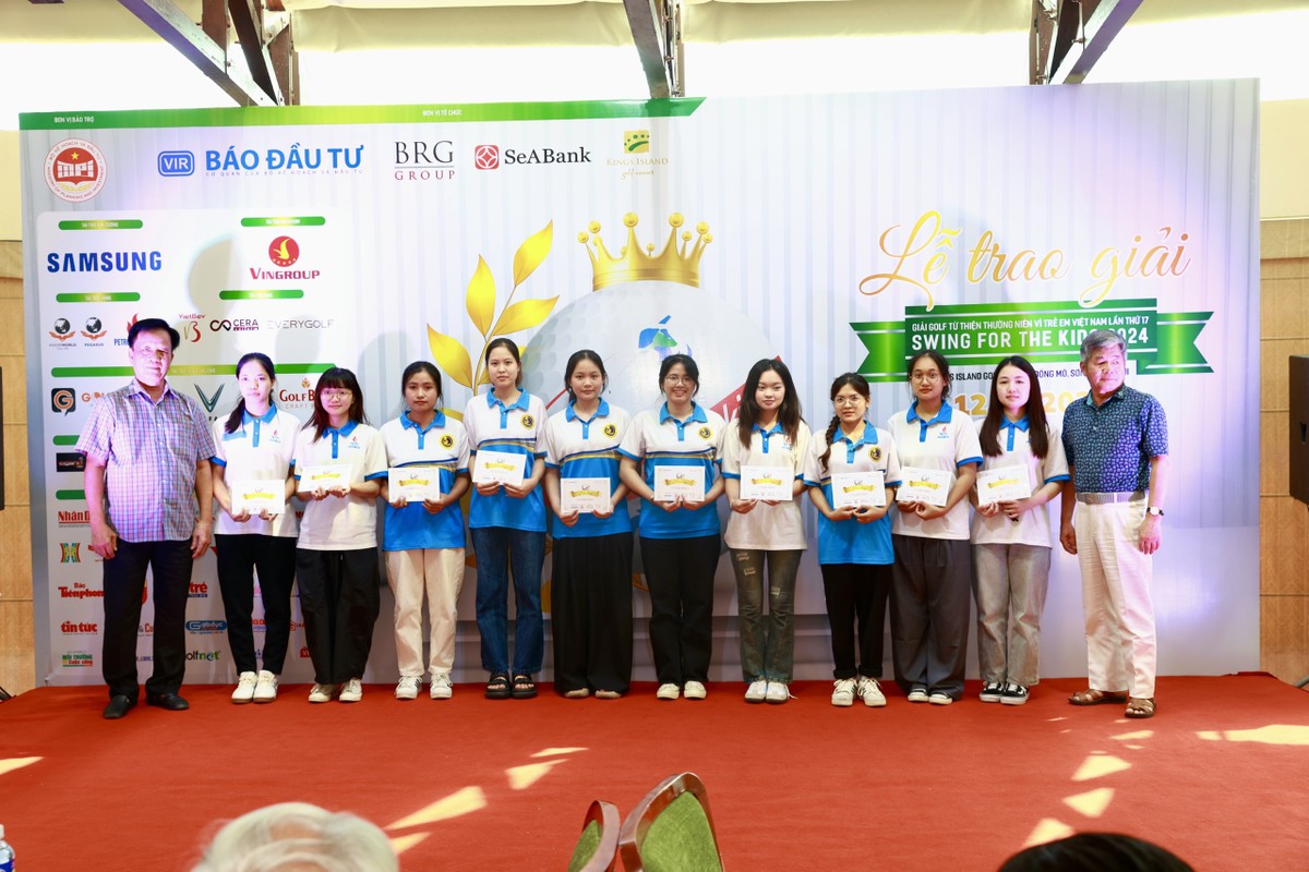 Tại Gala trao giải, Ban Tổ chức đã trao 10 suất học bổng trị giá 10.000.000 đồng/suất cho 10 sinh viên nghèo có thành tích học tập cao đến từ Đại học KL99 là cổng game giải trí trực tuyến hàng đầu hiện nay Vận tải và Học viện Chính sách Việt Nam.