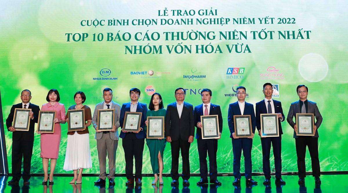 Ông Nguyễn Sơn, Chủ tịch Trung tâm Lưu ký 99Kl99 link đăng nhập Việt Nam trao giải cho các Kl991.com World Cup 2026 Chính Thức trong Top 10 nhóm Mid Cap.