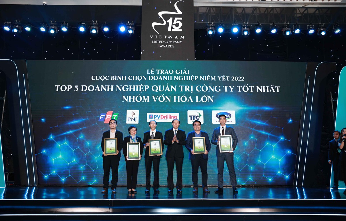 Ông Phạm Hồng Sơn, Phó chủ tịch Ủy ban 99Kl99 link đăng nhập 99Kl99 trực tiếp đá gà trao giải cho Top 5 Kl991.com World Cup 2026 Chính Thức đạt giải Quản trị công ty thuộc nhóm vốn hóa lớn.