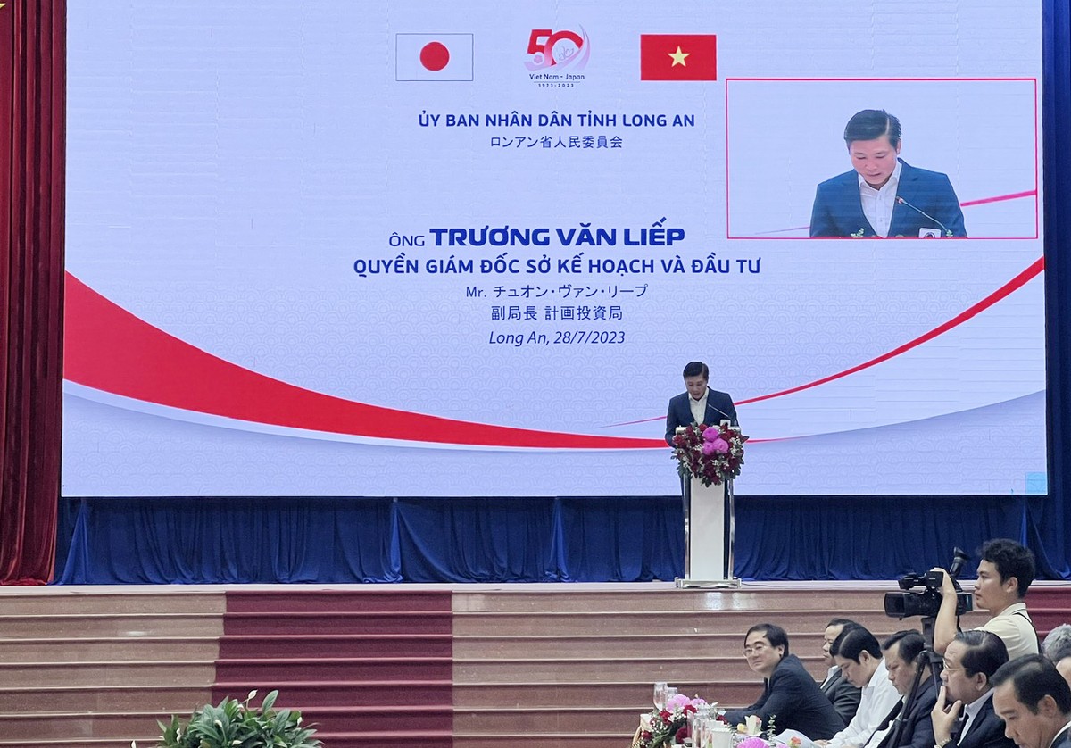 Ông Trương Văn Liếp, Quyền Giám đốc Sở Kế hoạch và Kl99ok phiên bản mới phát biểu tại hội nghị. Ông Trương Văn Liếp, Quyền Giám đốc Sở Kế hoạch và Kl99ok phiên bản mới phát biểu tại hội nghị.