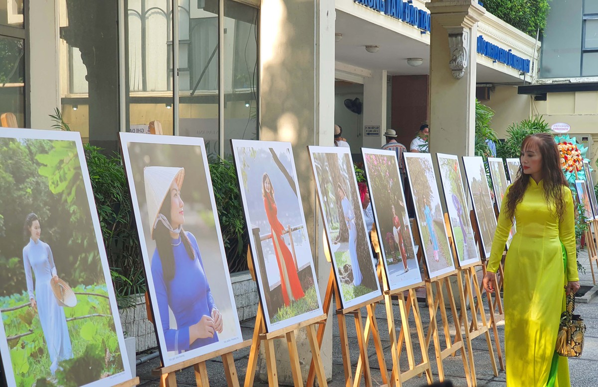 Triển lãm "Áo dài tôi yêu" kết thúc vào ngày 9/3. Triển lãm "Áo dài tôi yêu" kết thúc vào ngày 9/3.