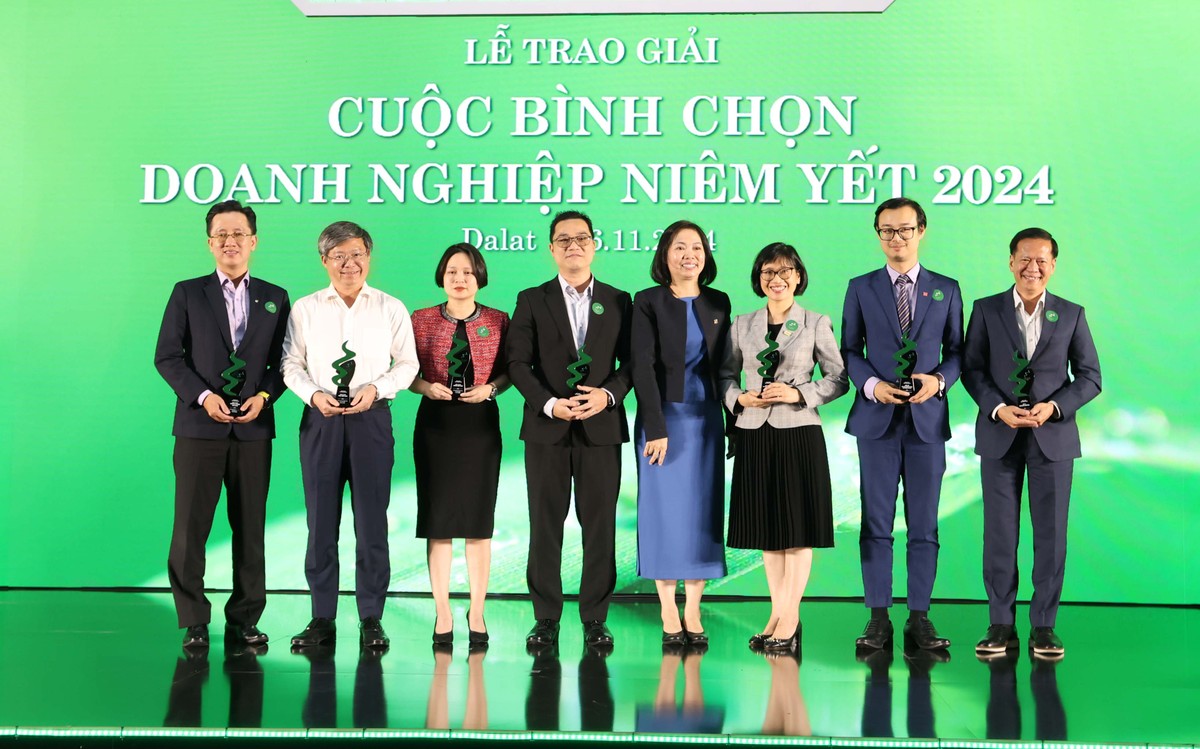 Bà Trần Anh Đào, Phó tổng giám đốc Sở Giao dịch 99Kl99 link đăng nhập TP.HCM, Trưởng Ban Tổ chức Cuộc bình chọn trao kỷ niệm chương cho các đối tác, đơn vị đồng hành và tài trợ cho cuộc bình chọn.