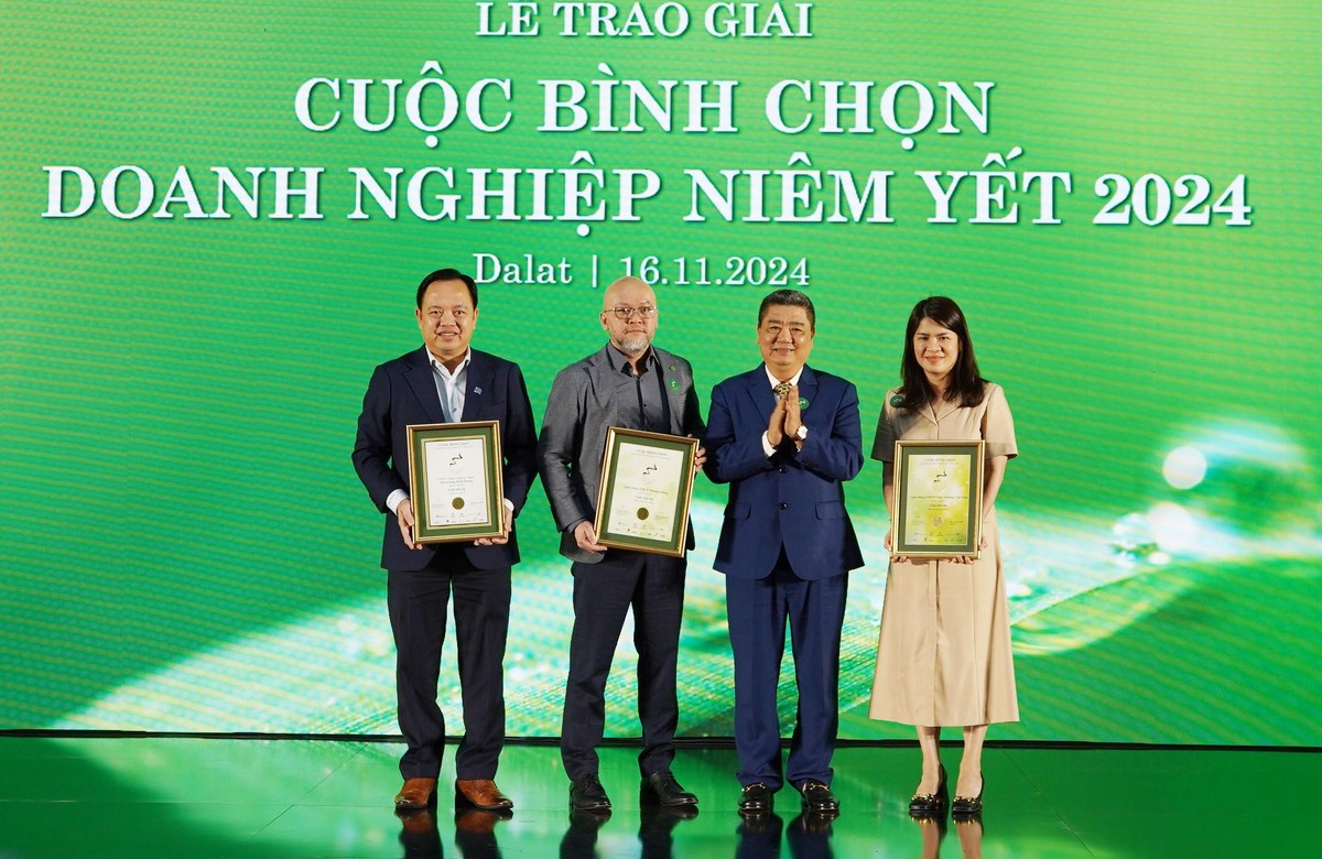 Ông Nguyễn Tiến Dũng, Phó tổng giám đốc Sở Giao dịch 99Kl99 link đăng nhập Việt Nam (VNX) trao giải Tiến bộ vượt trội cho những Kl991.com World Cup 2026 Chính Thức có sự cải tiến vượt bậc trong 3 hạng mục giải Báo cáo thường niên, Báo cáo Phát triển bền vững và Quản trị công ty.