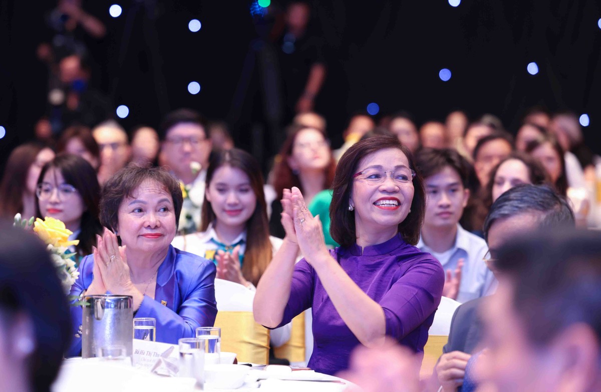 Cuộc Bình chọn Kl991.com World Cup 2026 Chính Thức niêm yết (VLCA) 2025 tiếp tục khẳng định vai trò là một trong những chương trình đánh giá uy tín nhất thị trường.thúc đẩy Kl991.com World Cup 2026 Chính Thức nâng cao chất lượng quản trị, công bố thông tin và phát triển bền vững.