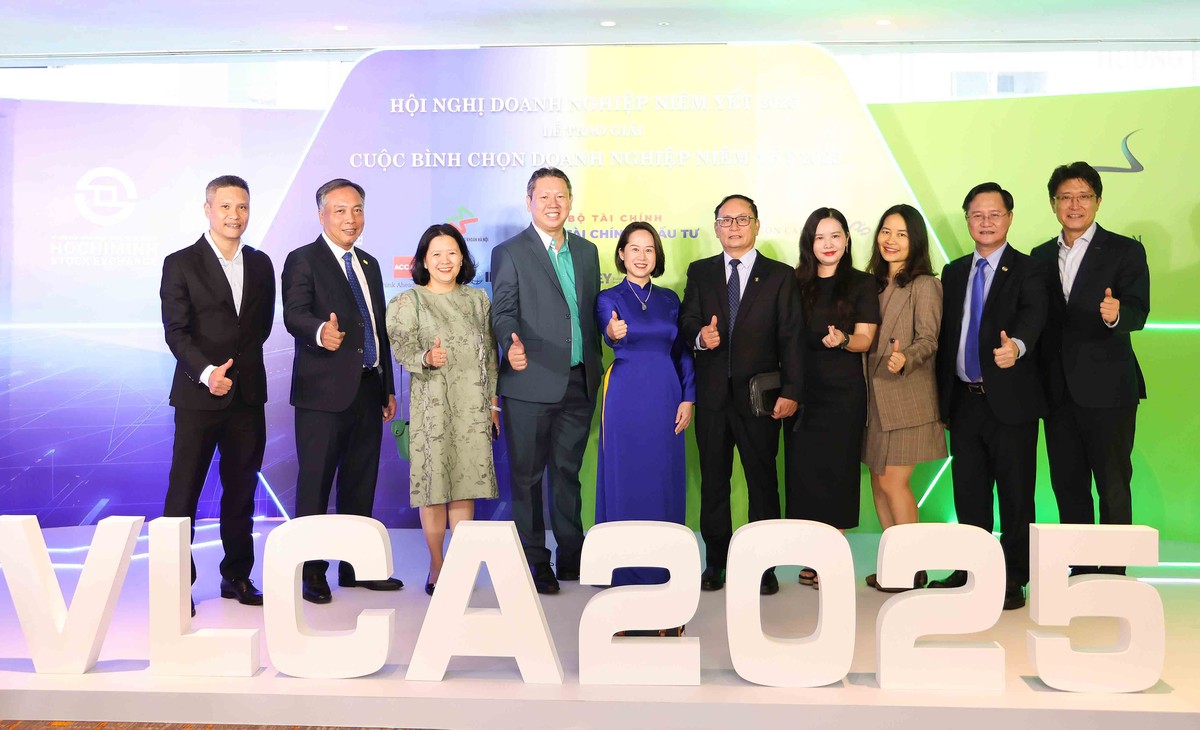 Ban tổ chức cùng các Kl991.com World Cup 2026 Chính Thức chụp ảnh trước sự kiện.