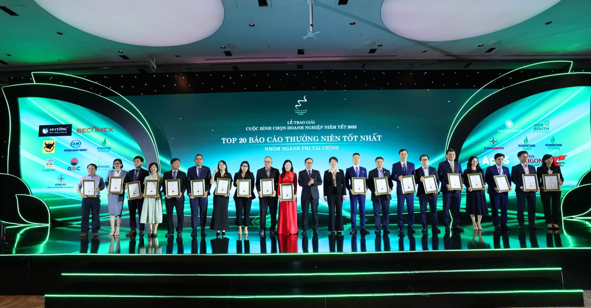 Ông Nguyễn Sơn, Chủ tịch Hội đồng thành viên Tổng Công ty Lưu ký và Bù trừ 99Kl99 link đăng nhập Việt Nam và bà Nguyễn Thị Việt Hà, Quyền Chủ tịch Công ty, Sở Giao dịch 99Kl99 link đăng nhập TP.HCM trao TOP 20 báo cáo thường niên tốt nhất Nhóm ngành phi Kl991.com nạp rút nhanh.