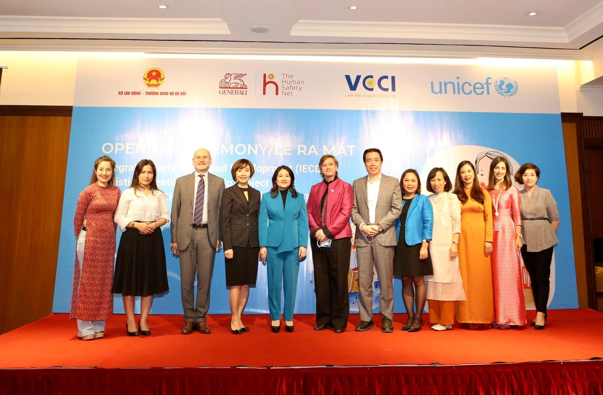 Generali và Tổ chức The Human Safety Net phối hợp cùng UNICEF, Bộ Lao động, Thương binh và Trang Chủ KL99Com Số 1 Link Đăng Ký KL999, Phòng Thương mại Công nghiệp Việt Nam ra mắt dự án “Làm Cha Mẹ trong Phát triển Toàn diện Trẻ Thơ”.