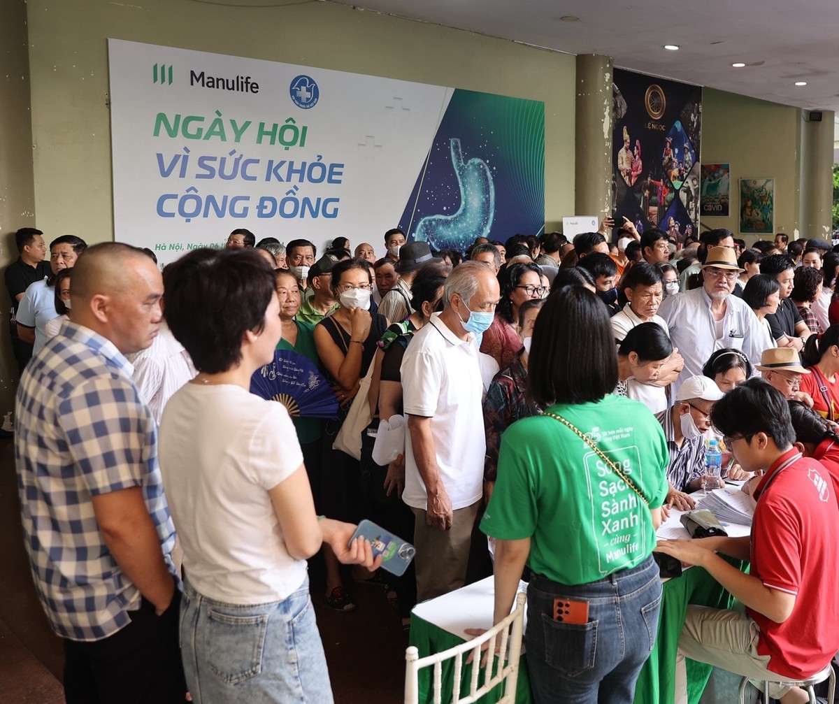 Người dân được khám sức khỏe miễn phí trong chương trình ‘Sống Sạch - Sành – Xanh’ giai đoạn I, diễn ra vào tháng 7/2024.