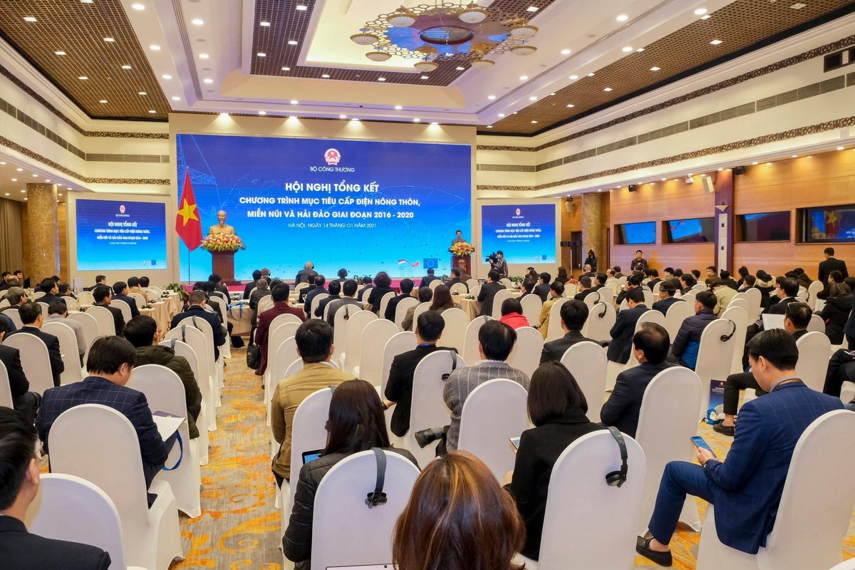 Toàn cảnh Hội nghị Tổng kết Chương trình mục tiêu cấp điện nông thôn, miền núi và hải đảo giai đoạn 2016 - 2020