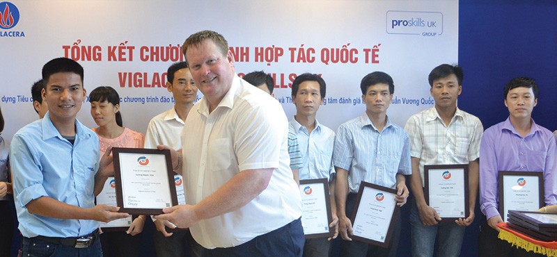 Viglacera phát triển con người, đào tạo nhân lực đạt tiêu chuẩn Anh ảnh 1