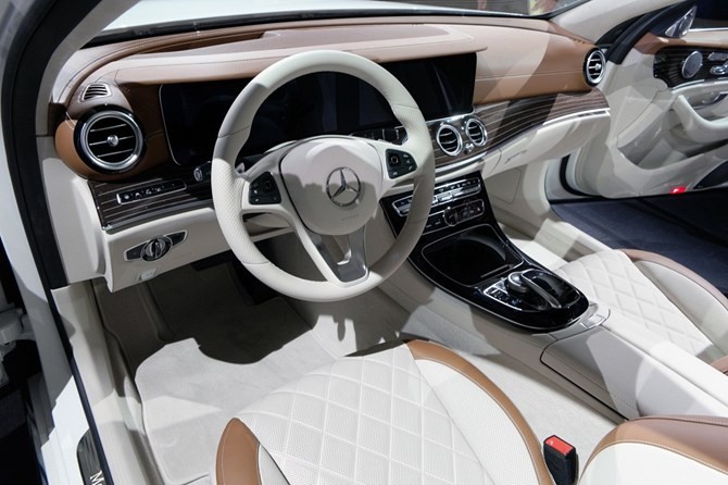 Mercedes-Benz Việt Nam sẽ ra mắt E-Class mới vào tháng 10 tới  ảnh 2