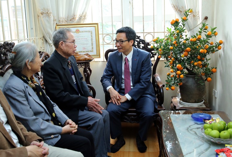 Phó Thủ tướng chúc Tết các văn nghệ sĩ, nhà khoa học ảnh 1