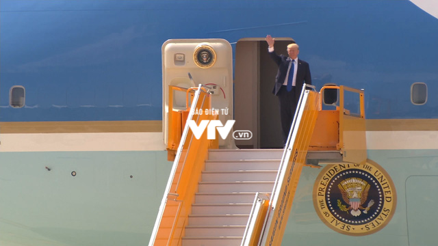 Những hình ảnh đầu tiên của Tổng thống Mỹ Donald Trump tại Việt Nam ảnh 7