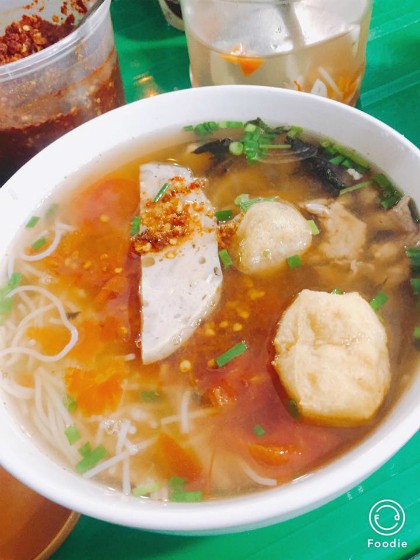 Hàng ăn vỉa hè Hà Nội tăng giá vẫn đông khách dịp Tết ảnh 1