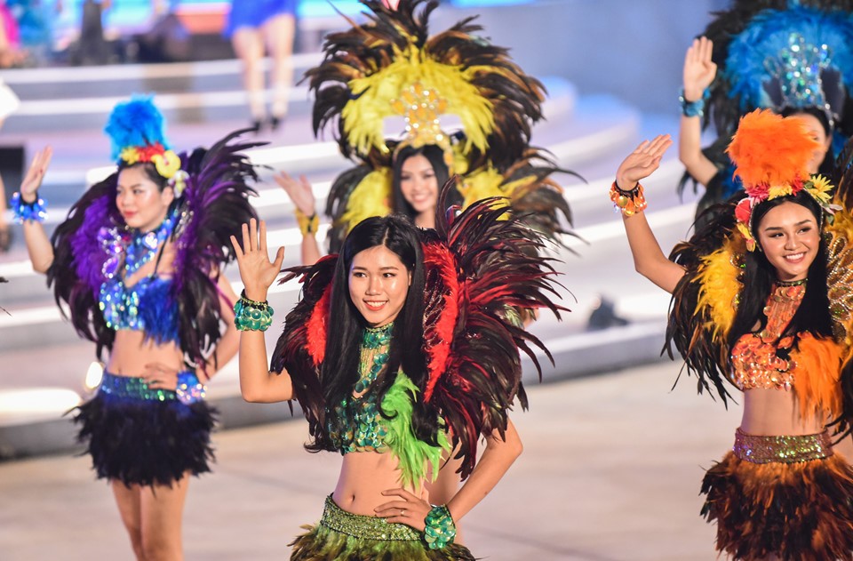 Đêm hội Carnaval Hạ Long tràn ngập màu sắc ảnh 5