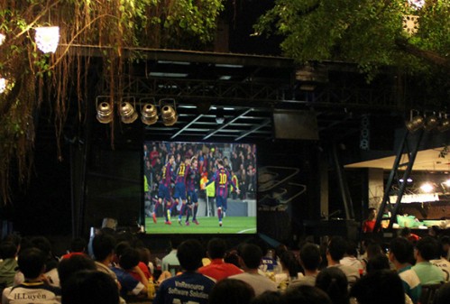 Dịch vụ cho thuê TV, máy chiếu nở rộ trước mùa World Cup ảnh 1