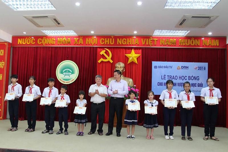 Báo Kl99ok phiên bản mới và DRH Holdings trao học bổng tại Bình Thuận ảnh 2
