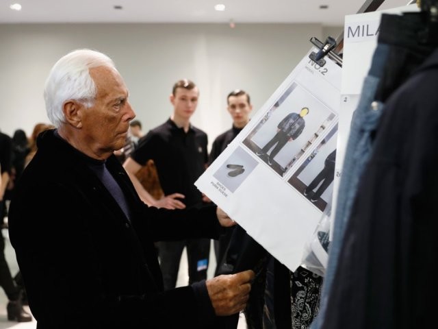 “Đôi cánh Đại Bàng” Emporio Armani và sự cách tân của một thương hiệu xa xỉ ảnh 1