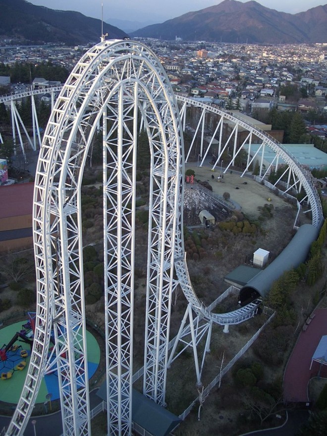 Thót tim với những trò chơi tại công viên Fuji-Q Highland của Nhật Bản ảnh 2
