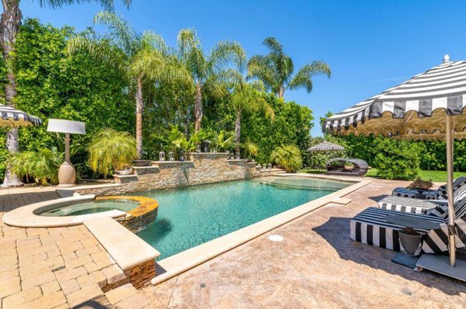 Bên trong biệt thự sang trọng của mỹ nhân phim truyền hình Kaley Cuoco ảnh 10