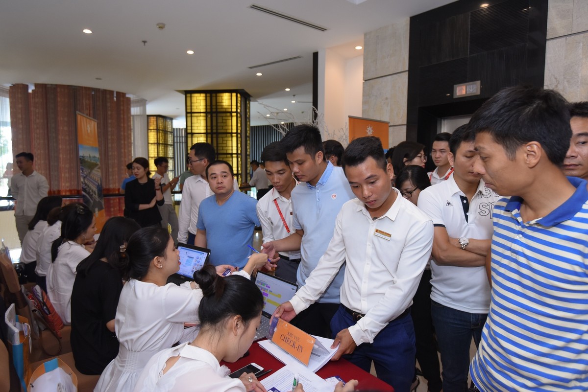 Giới Kl99ok phiên bản mới đổ bộ Hạ Long ‘săn’ nhà phố tại tiểu khu Silk Road ảnh 3