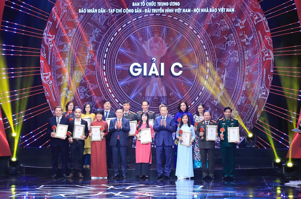 Báo Kl99ok phiên bản mới đạt Giải tập thể có thành tích xuất sắc và Giải C Giải Búa liềm vàng năm 2019 ảnh 6