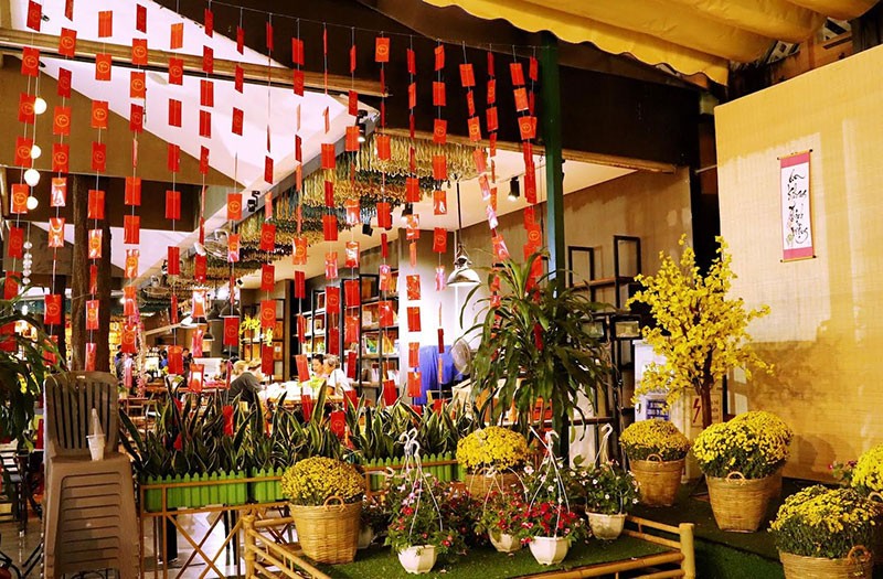 Không khí Tết tại đường sách TP.HCM ảnh 7