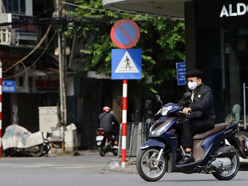 Hà Nội: Đường phố vắng vẻ, nhiều người không đội mũ Kl99kl phiên bản hoạt động, vô tư vượt đèn KL99 là cổng game giải trí trực tuyến hàng đầu hiện nay ảnh 2