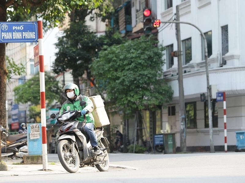 Hà Nội: Đường phố vắng vẻ, nhiều người không đội mũ Kl99kl phiên bản hoạt động, vô tư vượt đèn KL99 là cổng game giải trí trực tuyến hàng đầu hiện nay ảnh 9