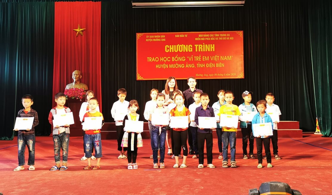 200 suất học bổng 'Vì trẻ em Việt Nam' đến với học sinh tỉnh Điện Biên ảnh 10