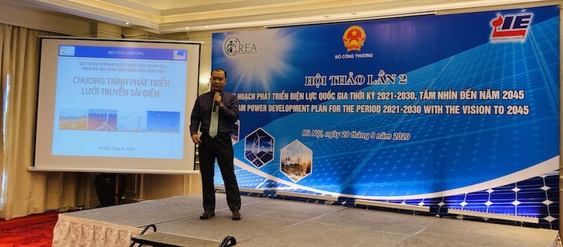 Ông Nguyễn Mạnh Cường thuyết trình tại Hội thảo