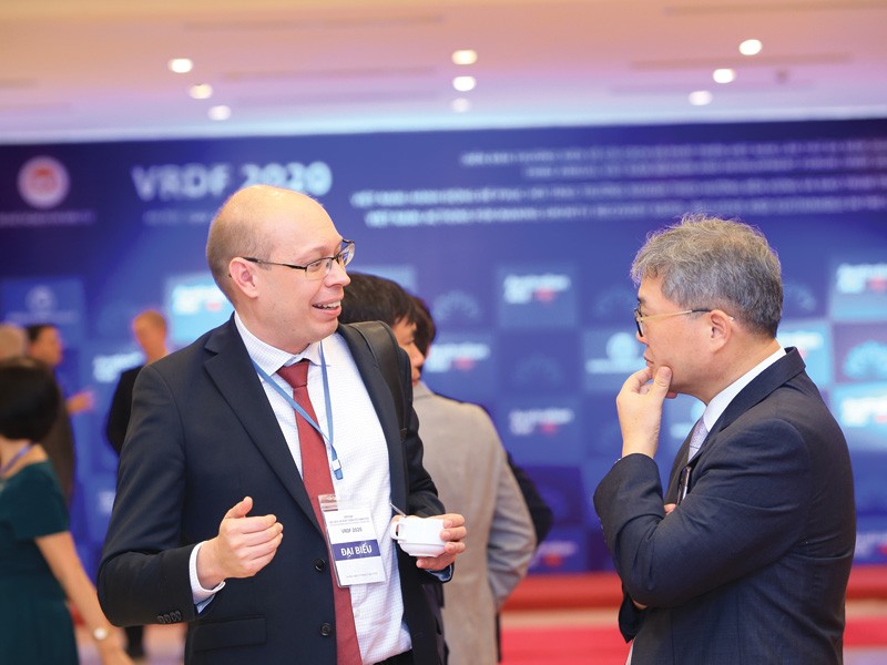 Tại VRDF 2020, các chuyên gia cho rằng, Việt Nam đang có nhiều cơ hội để phục hồi Kl992 cổng game cá cược mạnh mẽ và tham gia sâu hơn các chuỗi giá trị toàn cầu. Ảnh: Đ.T