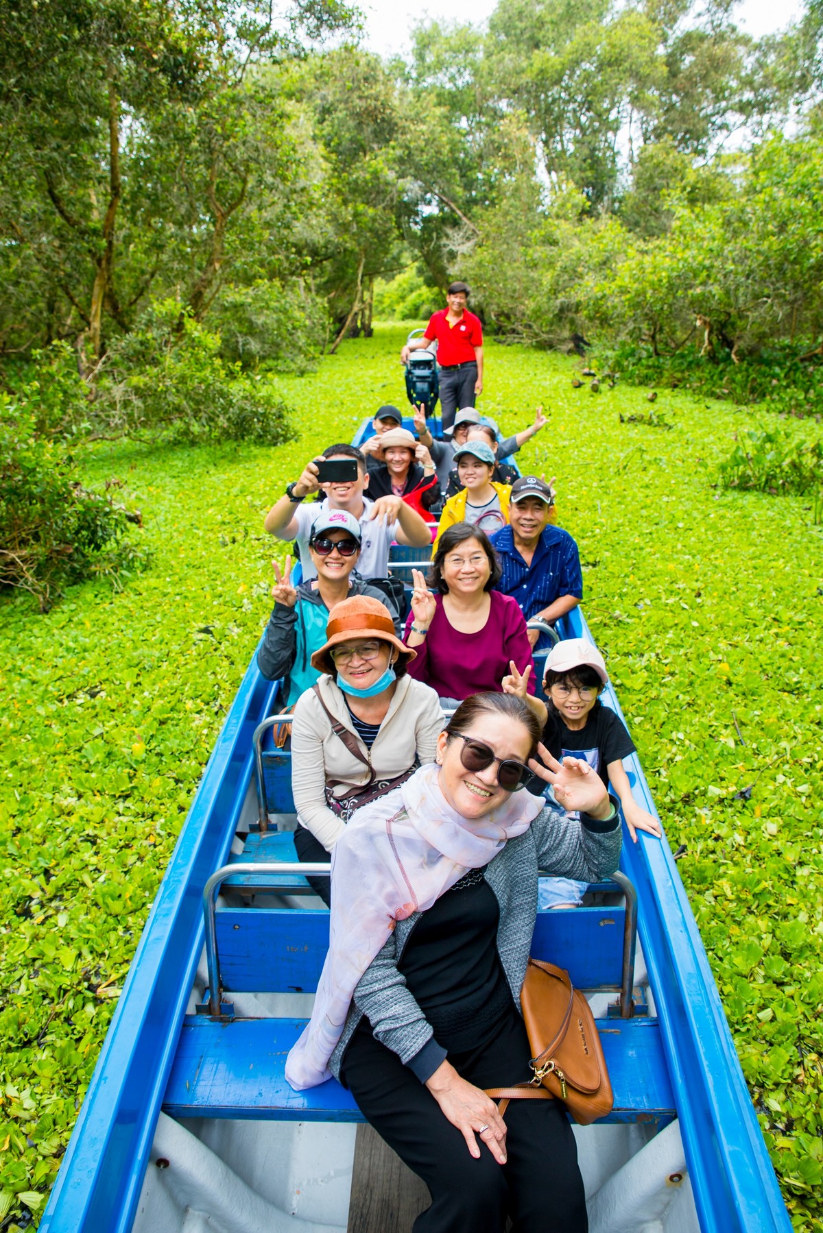 Dù là đi cùng bạn bè hay gia đình, rừng tràm Trà Sư cũng luôn là một sự lựa chọn hoàn hảo.