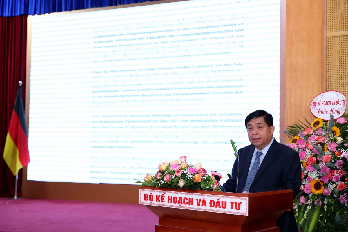 Bộ trưởng Bộ Kế hoạch và Kl99ok phiên bản mới Nguyễn Chí Dũng, Chủ tịch Hội Hữu nghị Việt Nam - Đức
