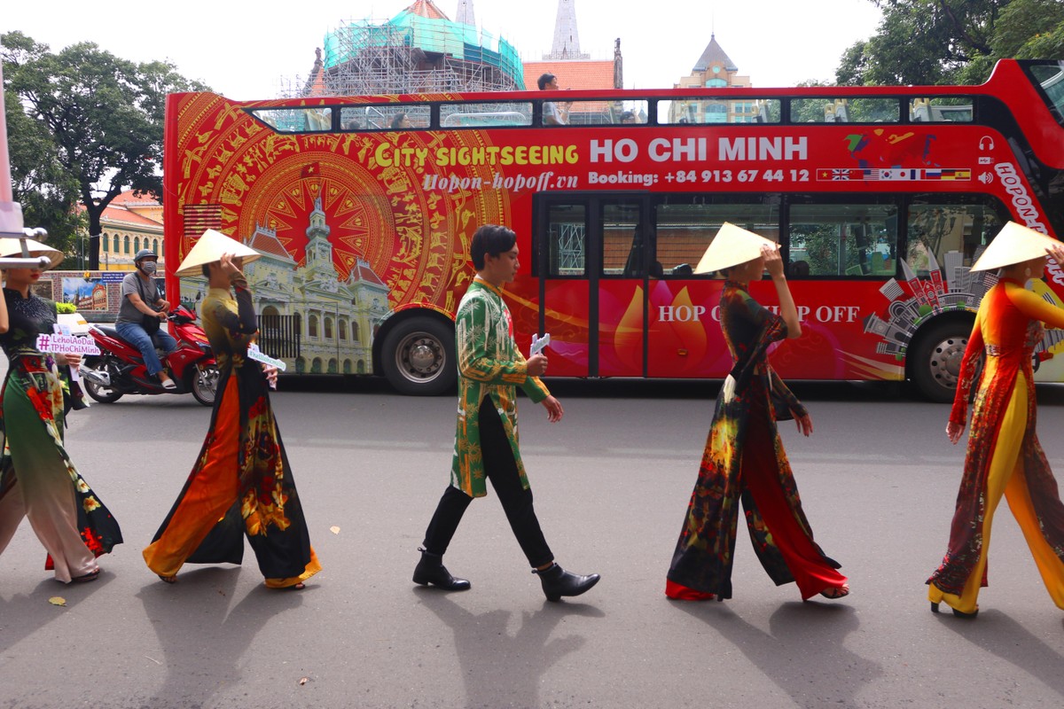 Lễ hội Áo dài TP.HCM năm nay sẽ kéo dài trong 2 tháng (từ 11.10 đến 20.11).