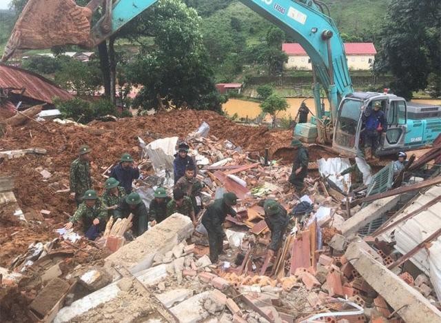 Vụ sạt lở vùi lấp 6 người trong một gia đình tại thôn Tà Rùng (xã Húc, huyện Hướng Hóa) đã được tìm thấy cả 6 thi thể