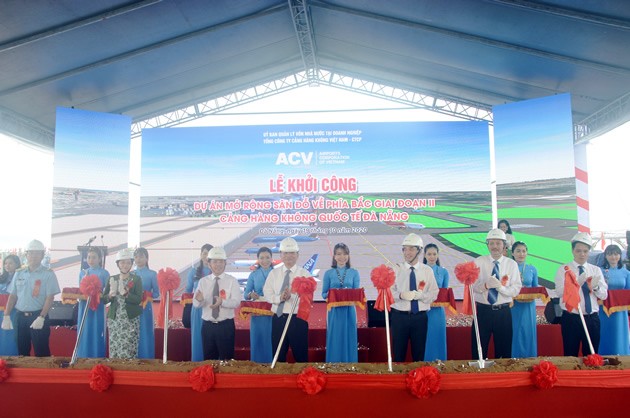Khởi công xây dựng “Dự án mở rộng sân đỗ máy bay về phía Bắc giai đoạn 2 - Cảng hàng không quốc tế Đà Nẵng”. Khởi công xây dựng “Dự án mở rộng sân đỗ máy bay về phía Bắc giai đoạn 2 - Cảng hàng không quốc tế Đà Nẵng”.
