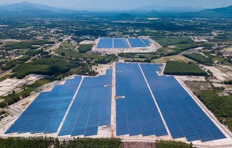 Dự án Nhà máy điện mặt trời đầu tiên tại tỉnh Bình Định được hòa lưới điện quốc gia. Ảnh Nhà máy điện mặt trời Cát Hiệp, Phù Cát (công suất 49,5 MWp). Dự án Nhà máy điện mặt trời đầu tiên tại tỉnh Bình Định được hòa lưới điện quốc gia. Ảnh Nhà máy điện mặt trời Cát Hiệp, Phù Cát (công suất 49,5 MWp).