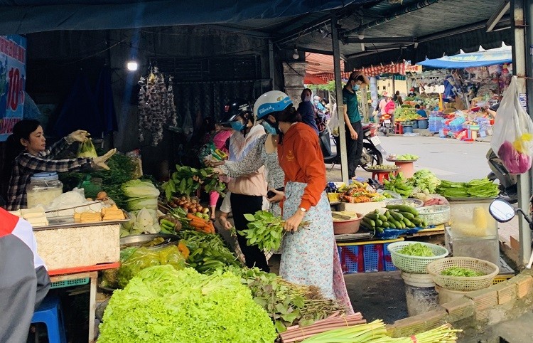 Do ảnh hưởng của mưa bão tại miền Trung, các mặt hàng rau xanh tại TP Hồ Chí Minh đang tăng giá.