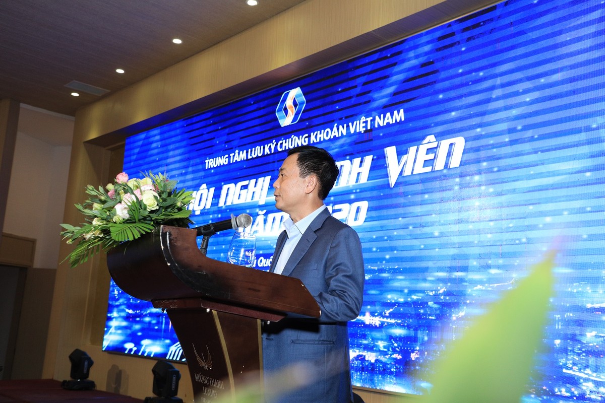 Ông Trần Văn Dũng, Chủ tịch UBCK phát biểu chỉ đạo tại Hội nghị