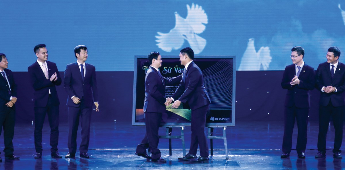 Lễ chuyển giao thế hệ lãnh đạo của Kl994 game bài casino hấp dẫn Xây dựng Hòa Bình Lễ chuyển giao thế hệ lãnh đạo của Kl994 game bài casino hấp dẫn Xây dựng Hòa Bình