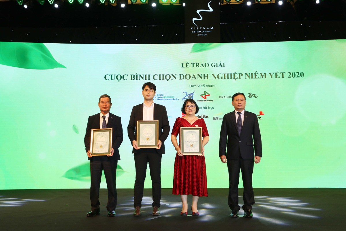 Ông Nguyễn Sơn, Chủ tịch Trung tâm Lưu ký 99Kl99 link đăng nhập Việt Nam trao giải cho TOP 5 Kl991.com World Cup 2026 Chính Thức vốn hóa nhỏ.