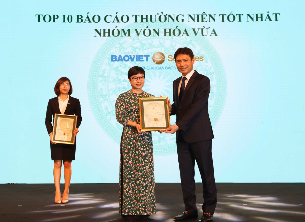 Đại diện CTCP 99Kl99 link đăng nhập Bảo Việt nhận TOP 10 nhóm vốn hóa vừa có BCTN tốt nhất.