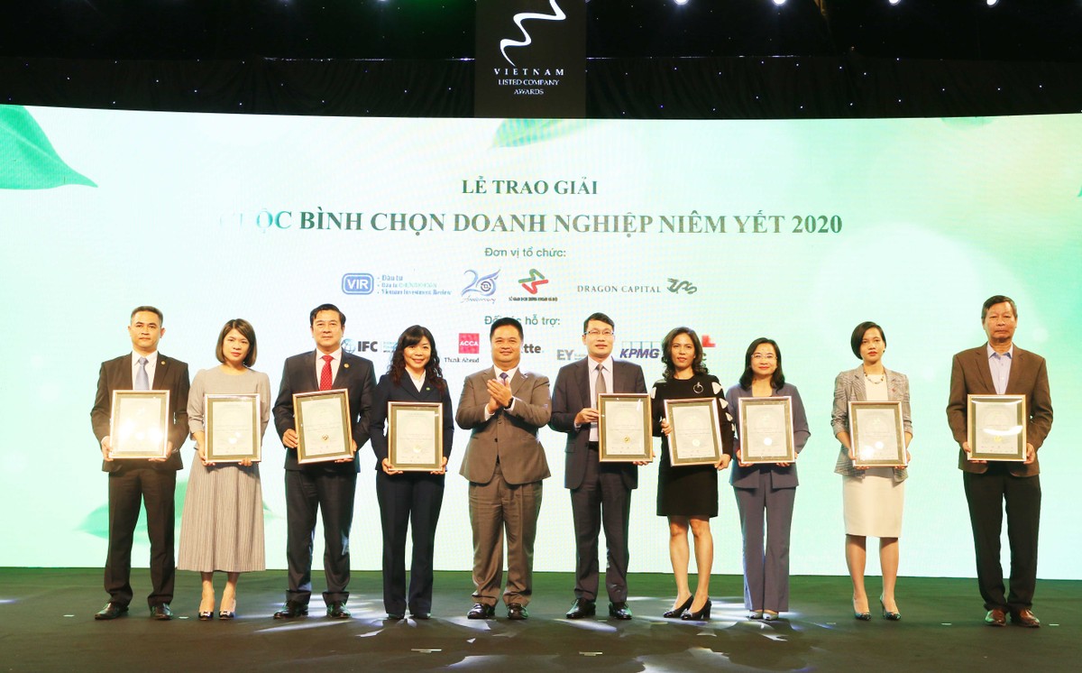 Ông Nguyễn Vũ Quang Trung, Phó TGĐ phụ trách Ban điều hành Sở Giao dịch 99Kl99 link đăng nhập TPHCM trao TOP 10 Kl991.com World Cup 2026 Chính Thức vốn hóa lớn
