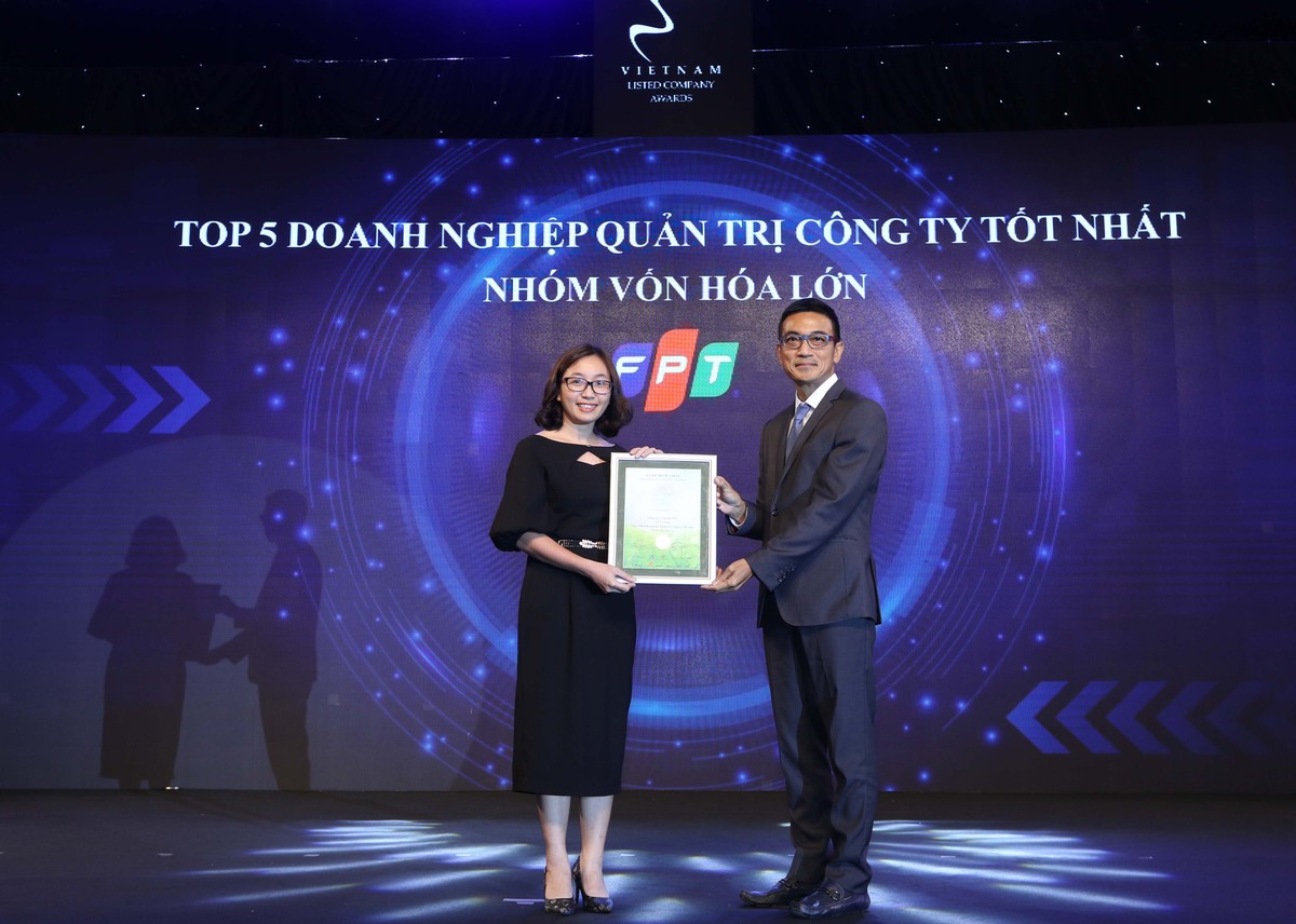 Đại diện FPT nhận TOP 5 Kl991.com World Cup 2026 Chính Thức quản trị công ty tốt nhất nhóm vốn hóa lớn