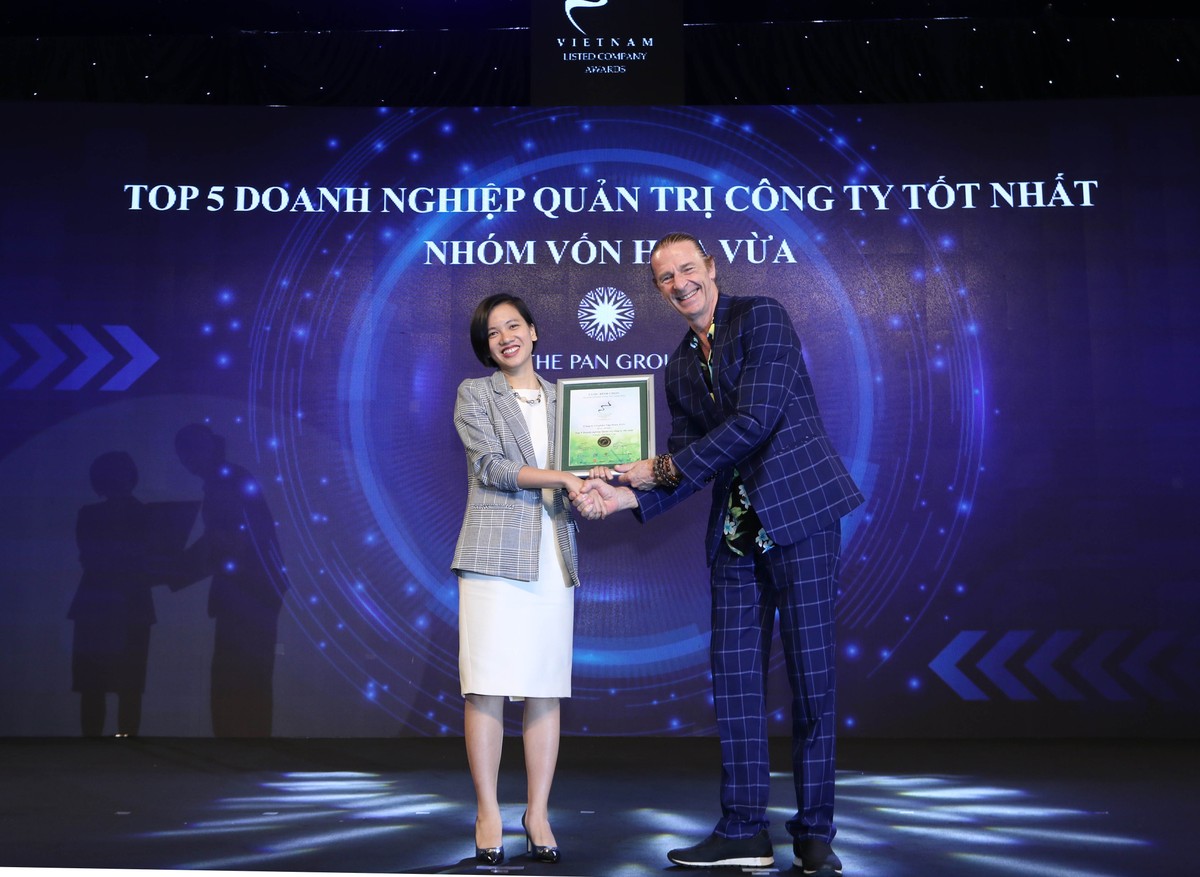 Đại diện CTCP Kl994 game bài casino hấp dẫn PAN nhận TOP 5 Kl991.com World Cup 2026 Chính Thức quản trị công ty tốt nhất nhóm vốn hóa vừa