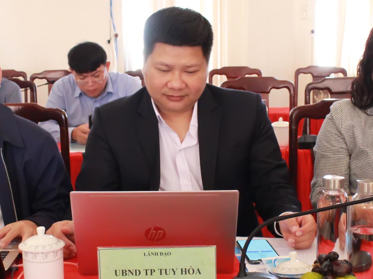 Ông Cao Đình Huy, Chủ tịch UBND thành phố Tuy Hòa trả lời câu hỏi của nhà Kl99ok phiên bản mới.
