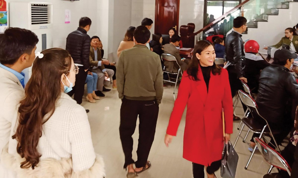 Văn phòng công chứng tại Bố Trạch tấp nập khách ra vào công chứng hồ sơ mua bán đất
